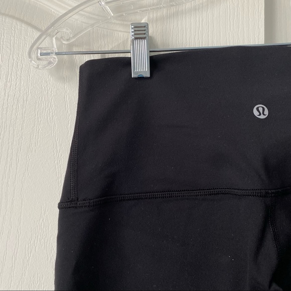 ** SOLD** Lululemon Cropped Leggings - Picture 1 of 4